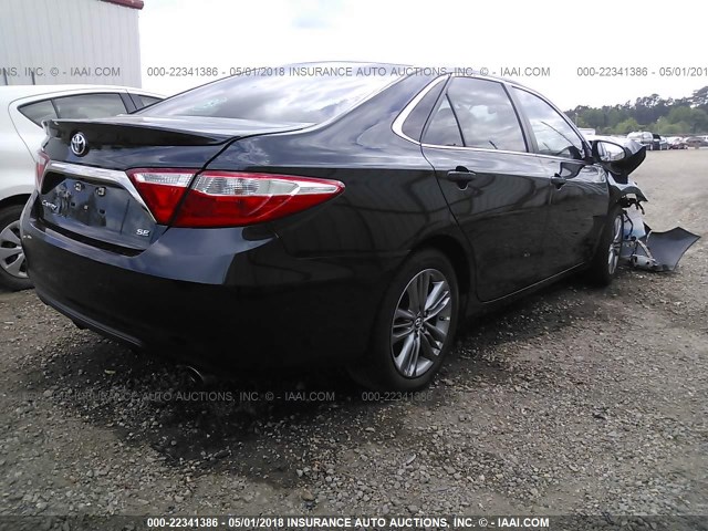 4T1BF1FK9GU138317 - 2016 TOYOTA CAMRY LE/XLE/SE/XSE GRAY photo 4