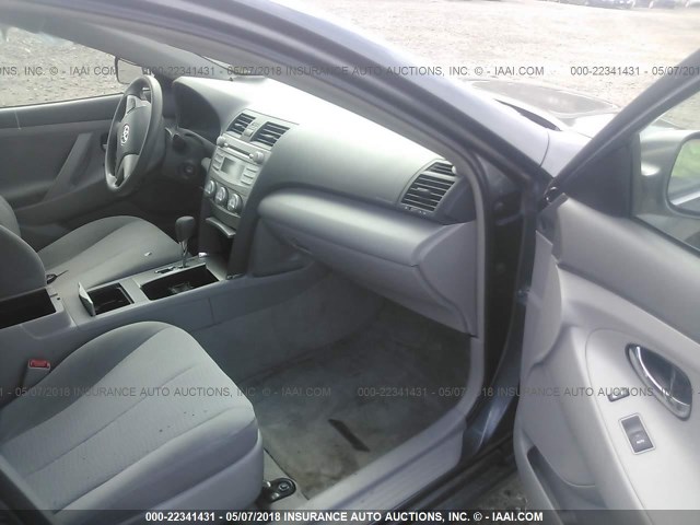 4T1BF3EK1BU203764 - 2011 TOYOTA CAMRY SE/LE/XLE GRAY photo 5