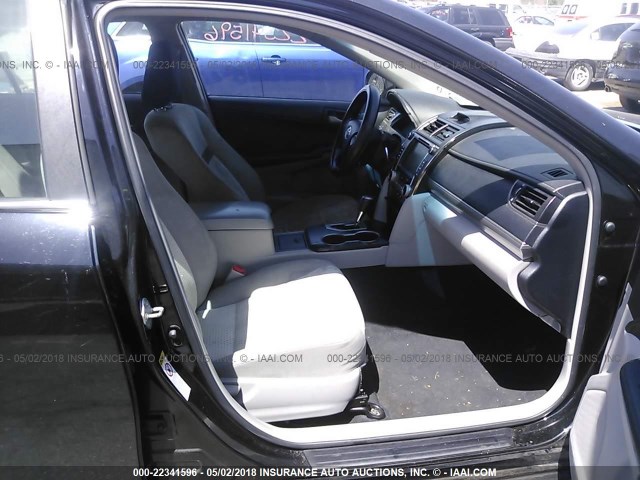 4T1BF1FK2CU021222 - 2012 TOYOTA CAMRY SE/LE/XLE BLACK photo 5