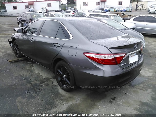 4T1BF1FK5FU040271 - 2015 TOYOTA CAMRY LE/XLE/SE/XSE 灰色 照片 3