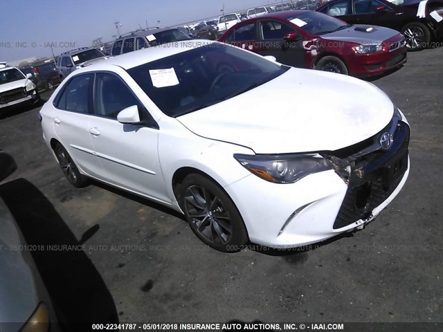 4T1BF1FK2FU051227 - 2015 TOYOTA CAMRY LE/XLE/SE/XSE WHITE photo 1