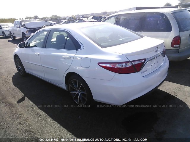 4T1BF1FK2FU051227 - 2015 TOYOTA CAMRY LE/XLE/SE/XSE WHITE photo 3