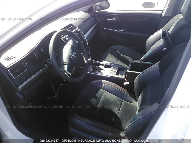 4T1BF1FK2FU051227 - 2015 TOYOTA CAMRY LE/XLE/SE/XSE WHITE photo 5