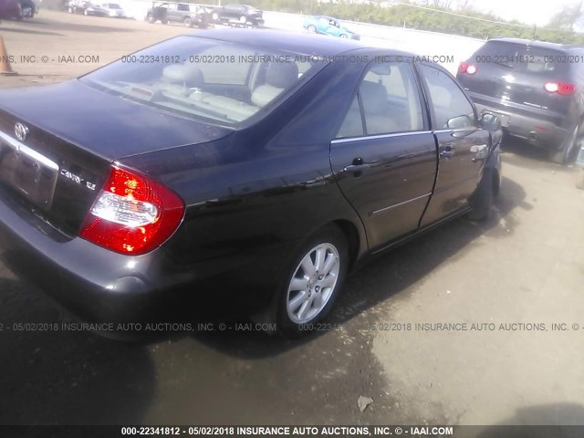 4T1BE30K32U072170 - 2002 TOYOTA CAMRY LE/XLE/SE BLACK photo 4