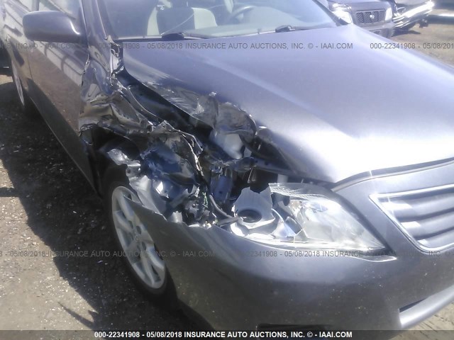 4T4BF3EKXBR173721 - 2011 TOYOTA CAMRY SE/LE/XLE GRAY photo 6