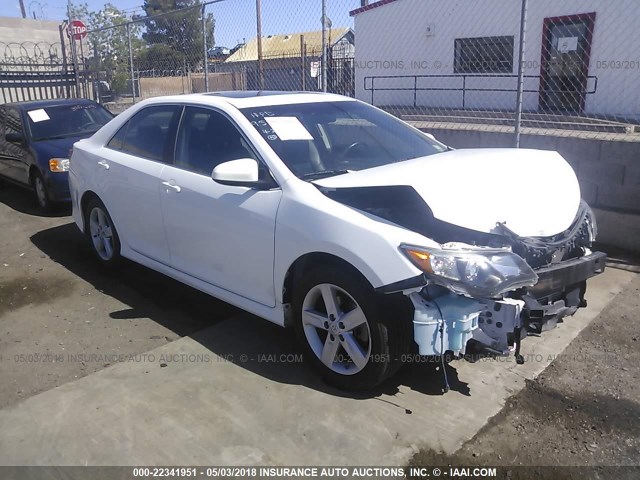 4T1BF1FK8CU503712 - 2012 TOYOTA CAMRY SE/LE/XLE 白色 照片 1