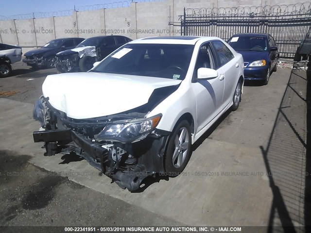 4T1BF1FK8CU503712 - 2012 TOYOTA CAMRY SE/LE/XLE 白色 照片 2