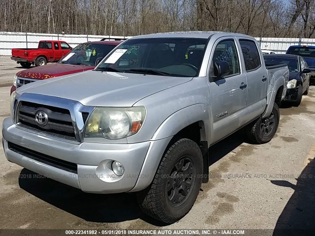 3TMLU4ENXAM045233 - 2010 TOYOTA TACOMA DOUBLE CAB SILVER photo 2