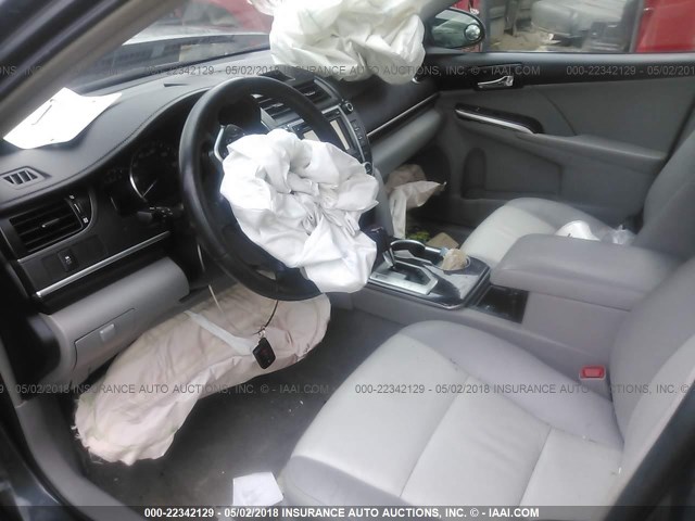 4T4BF1FK7CR224189 - 2012 TOYOTA CAMRY SE/LE/XLE GRAY photo 5