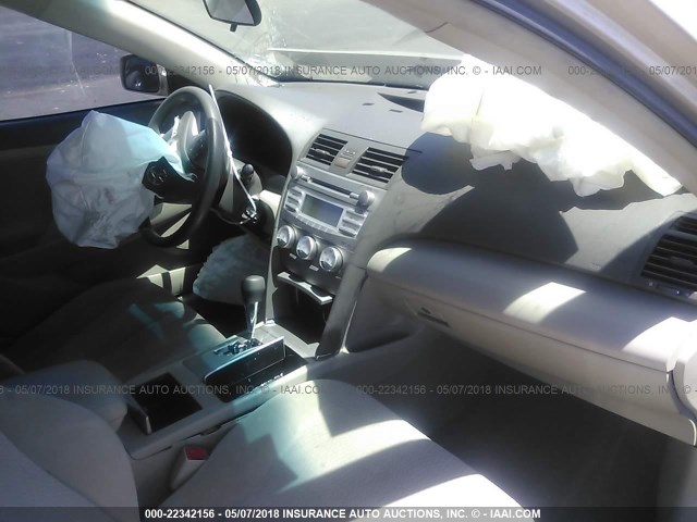 4T4BF3EK4BR091564 - 2011 TOYOTA CAMRY SE/LE/XLE GOLD photo 5