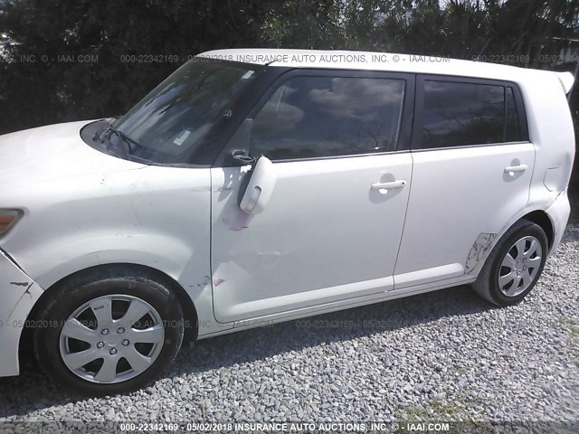 JTLKE50E881010420 - 2008 TOYOTA SCION XB WHITE photo 6
