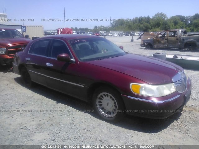 1LNFM83W4WY655913 - 1998 LINCOLN TOWN CAR CARTIER MAROON photo 1