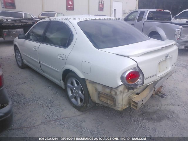 JN1DA31DX2T418961 - 2002 NISSAN MAXIMA GLE/GXE/SE WHITE photo 3