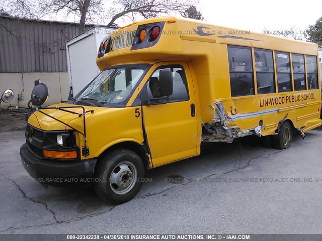 1GB3G3BGSD1137721 - 2013 CHEVROLET EXPRESS G3500  YELLOW photo 2