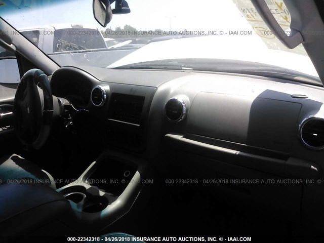 1FMPU15L54LA84747 - 2004 FORD EXPEDITION XLT ვერცხლისფერი ფოტო 5