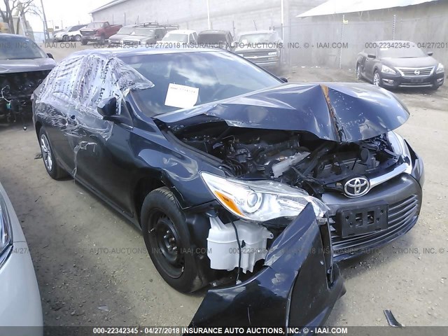 4T1BF1FK9HU301761 - 2017 TOYOTA CAMRY LE/XLE/SE/XSE შავი ფოტო 1