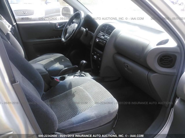 KM8SB12B84U854607 - 2004 HYUNDAI SANTA FE GL SILVER photo 5