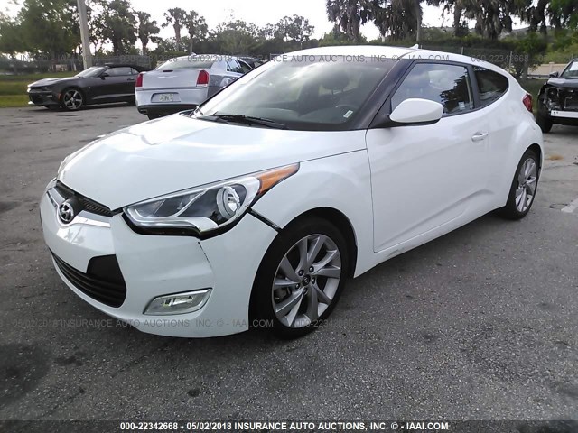 KMHTC6AD5HU305681 - 2017 HYUNDAI VELOSTER WHITE photo 2