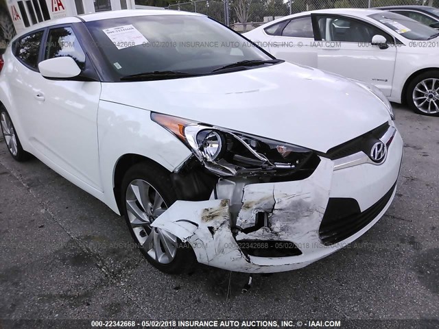 KMHTC6AD5HU305681 - 2017 HYUNDAI VELOSTER WHITE photo 6