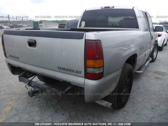 2GCEC19V951153764 - 2005 CHEVROLET SILVERADO C1500 GRAY photo 4