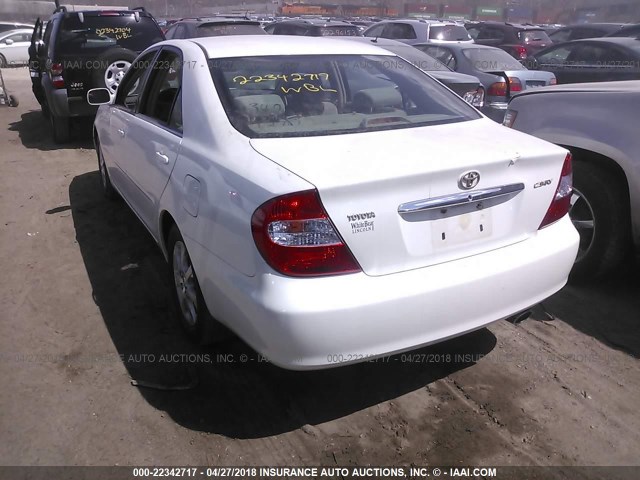 JTDBE32K540278814 - 2004 TOYOTA CAMRY LE/XLE WHITE photo 3