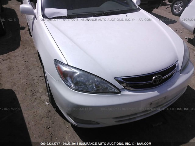 JTDBE32K540278814 - 2004 TOYOTA CAMRY LE/XLE WHITE photo 6