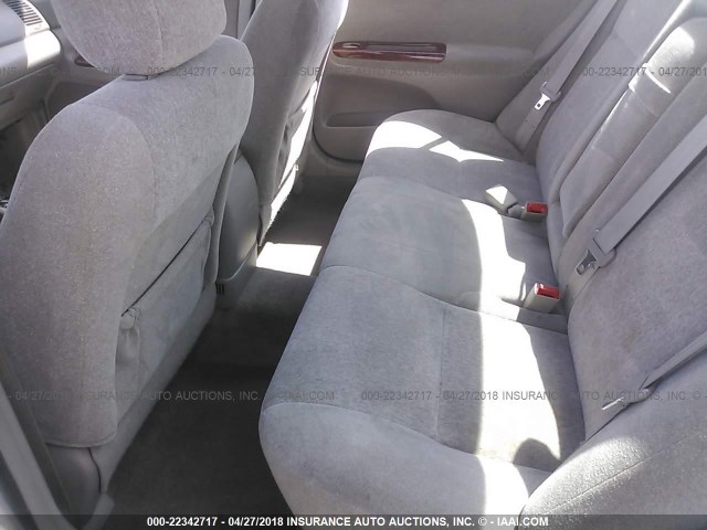 JTDBE32K540278814 - 2004 TOYOTA CAMRY LE/XLE WHITE photo 8