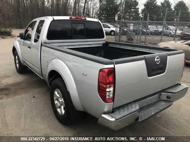 1N6AD0CW5CC445598 - 2012 NISSAN FRONTIER SV/PRO-4X SILVER photo 3