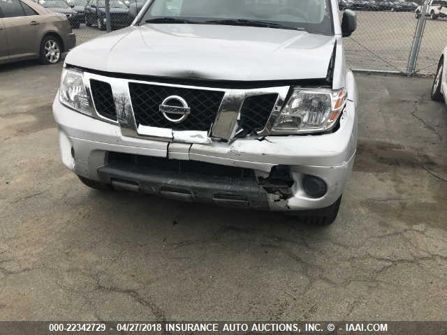 1N6AD0CW5CC445598 - 2012 NISSAN FRONTIER SV/PRO-4X SILVER photo 6