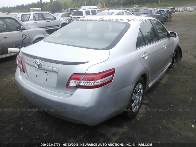 4T4BF3EK0AR001647 - 2010 TOYOTA CAMRY SE/LE/XLE ვერცხლისფერი ფოტო 4