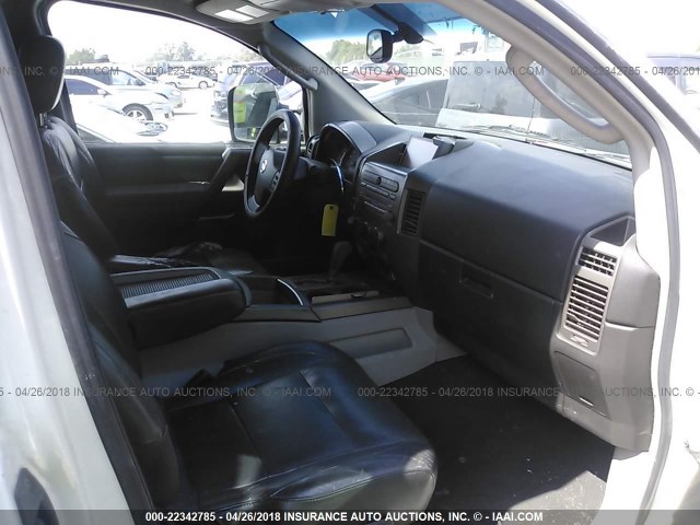 1N6AA06B44N592647 - 2004 NISSAN TITAN XE/SE/LE WHITE photo 5