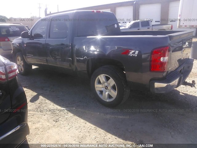 1GCPKSE35BF167834 - 2011 CHEVROLET SILVERADO K1500 LT GRAY photo 3