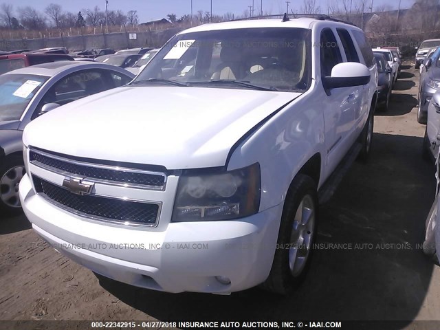 1GNFK16337J204525 - 2007 CHEVROLET SUBURBAN K1500 WHITE photo 2