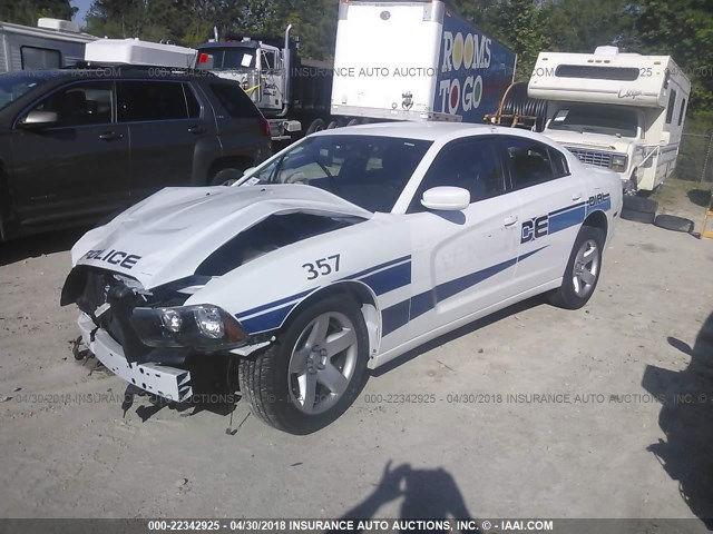 2C3CDXAT9EH357848 - 2014 DODGE CHARGER POLICE WHITE photo 2