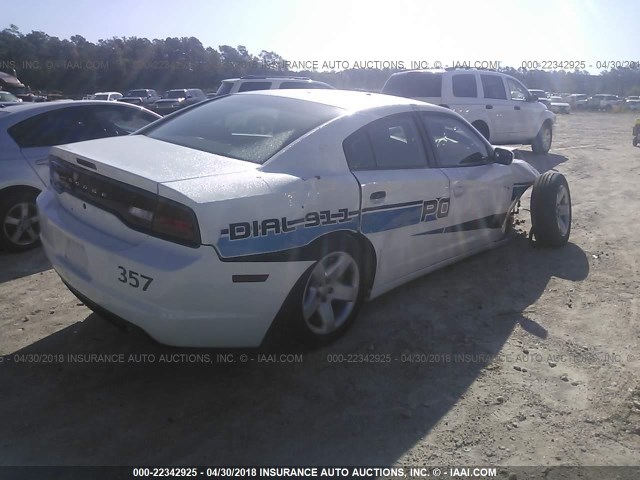 2C3CDXAT9EH357848 - 2014 DODGE CHARGER POLICE WHITE photo 4