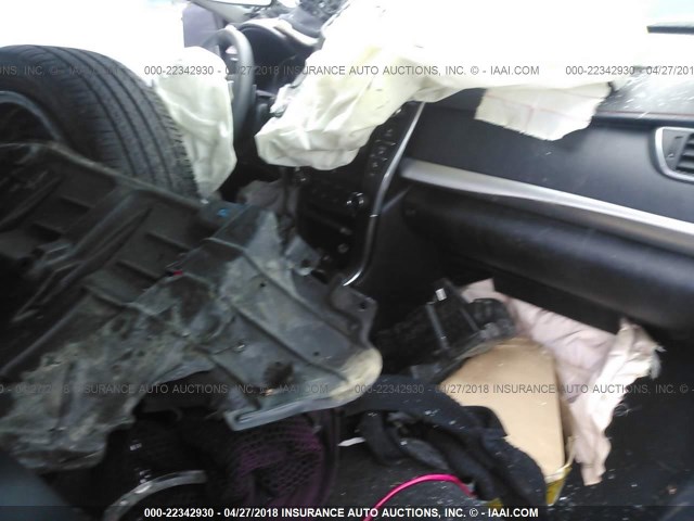 4T1BF1FK6HU417774 - 2017 TOYOTA CAMRY LE/XLE/SE/XSE ვერცხლისფერი ფოტო 5