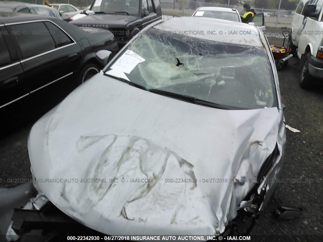 4T1BF1FK6HU417774 - 2017 TOYOTA CAMRY LE/XLE/SE/XSE ვერცხლისფერი ფოტო 6