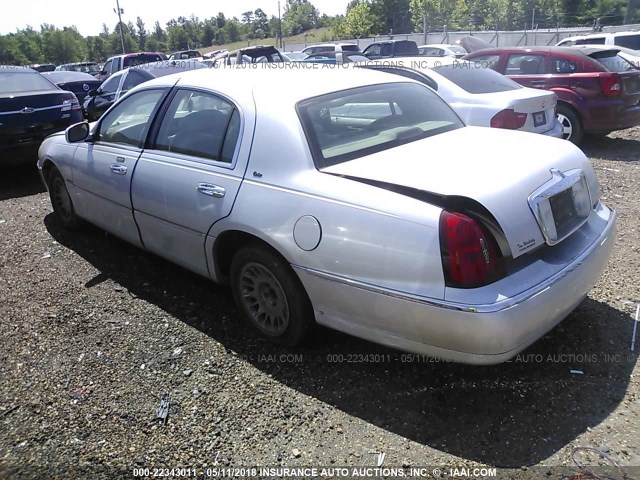 1LNHM83W8XY652751 - 1999 LINCOLN TOWN CAR CARTIER SILVER photo 3