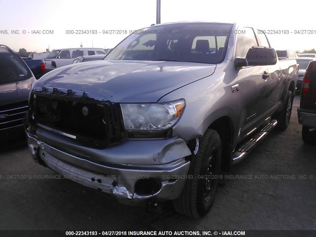 5TFRY5F16DX138622 - 2013 TOYOTA TUNDRA DOUBLE CAB SR5 SILVER photo 2