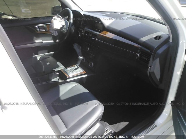 WDCGG5GB5BF651715 - 2011 MERCEDES-BENZ GLK 350 WHITE photo 5