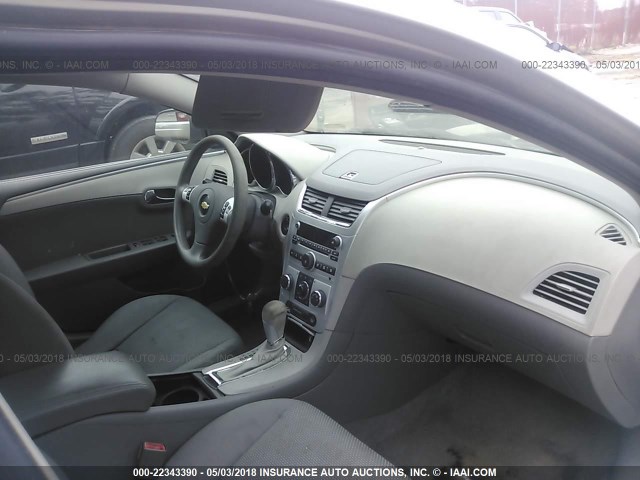 1G1ZB5E1XBF156099 - 2011 CHEVROLET MALIBU LS 银色 照片 5