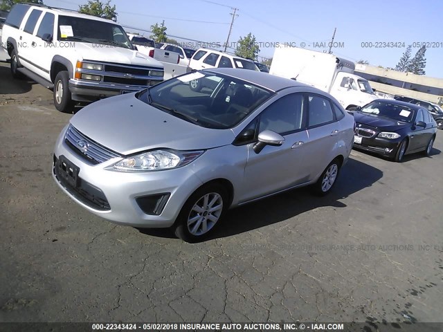 3FADP4BJ0DM167994 - 2013 FORD FIESTA SE SILVER photo 2