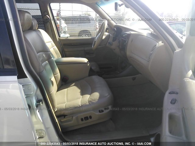 1FMDU75E2YZC68117 - 2000 FORD EXPLORER LIMITED 白色 照片 5