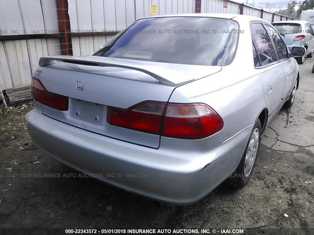 1HGCG5647YA011567 - 2000 HONDA ACCORD LX SILVER photo 4