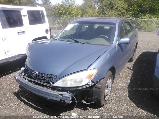 JTDBE32K220115471 - 2002 TOYOTA CAMRY LE/XLE/SE ლურჯი ფოტო 2
