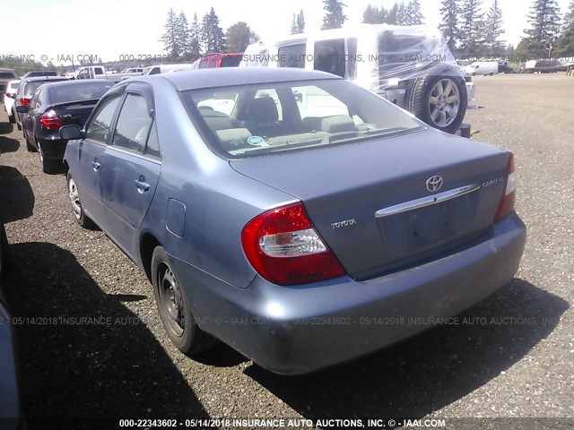 JTDBE32K220115471 - 2002 TOYOTA CAMRY LE/XLE/SE ლურჯი ფოტო 3