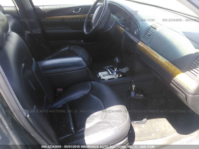 1LNFM97V6WY697541 - 1998 LINCOLN CONTINENTAL  Czarny zdjęcie 5