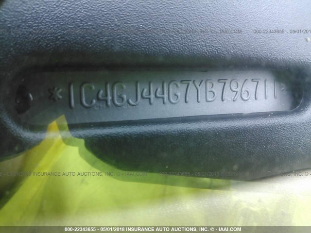 1C4GJ44G7YB796711 - 2000 CHRYSLER GRAND VOYAGER SE GREEN photo 9