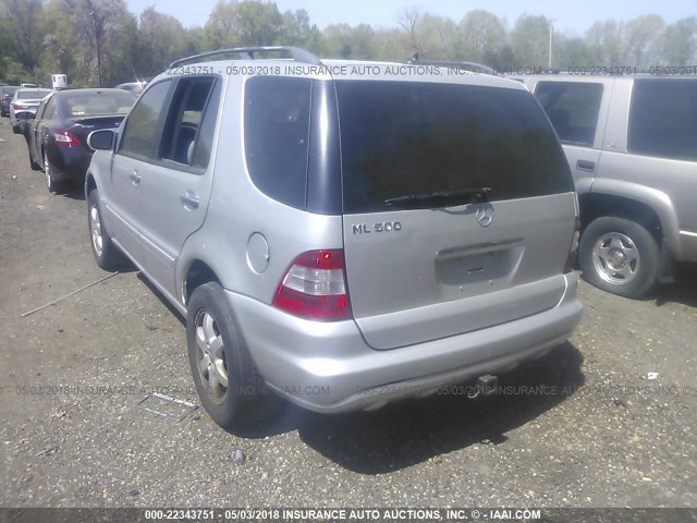 4JGAB75E22A294408 - 2002 MERCEDES-BENZ ML 500 SILVER photo 3