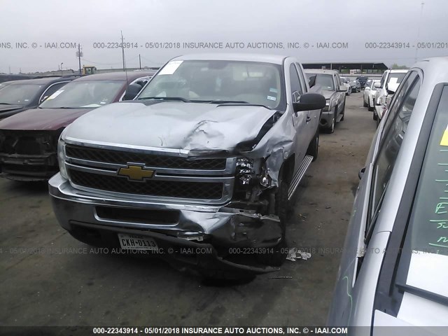 1GC2CVCG8DZ389915 - 2013 CHEVROLET SILVERADO C2500 HEAVY DUTY SILVER photo 2